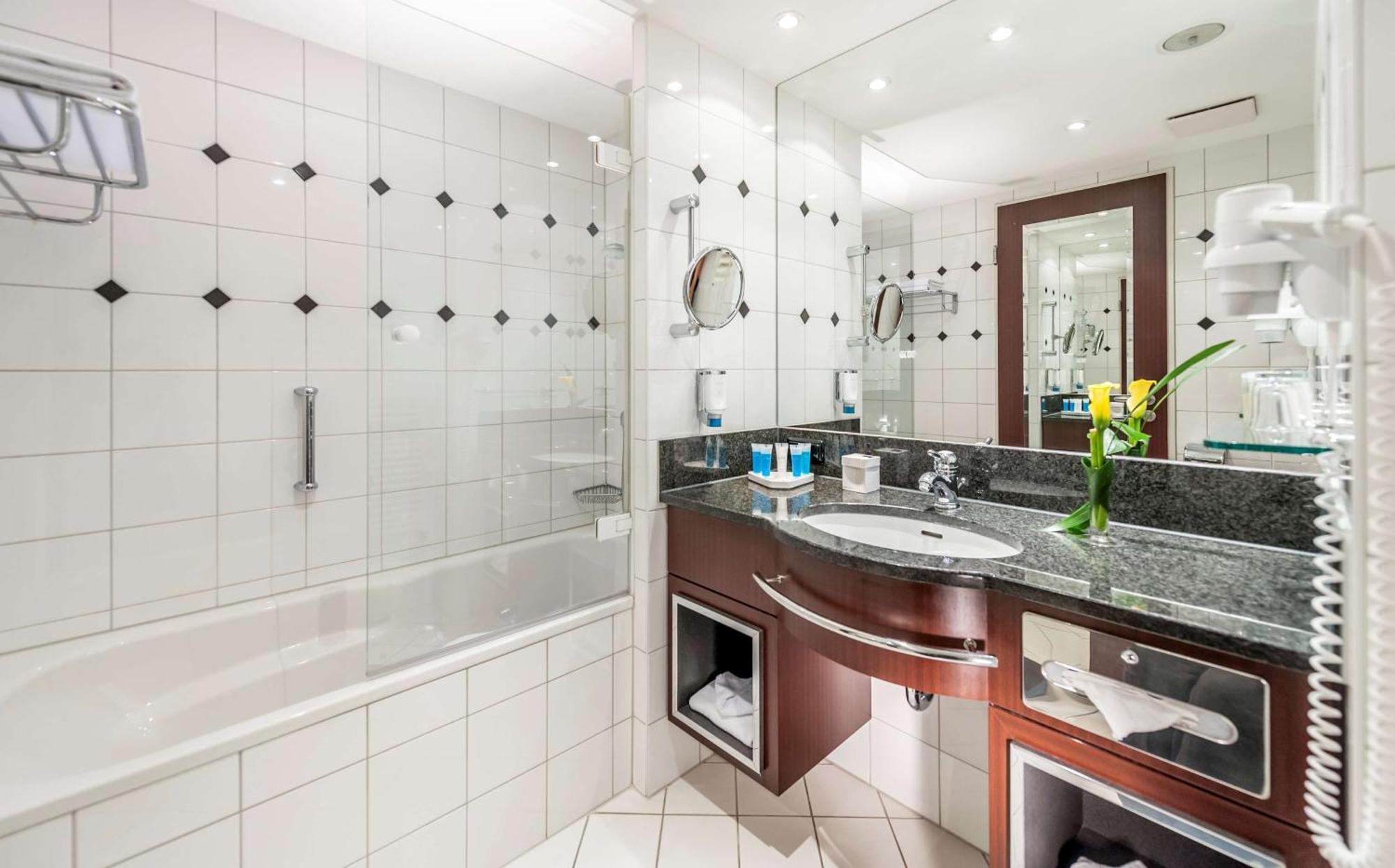 Hotel Dorint Am Goethepark 4*